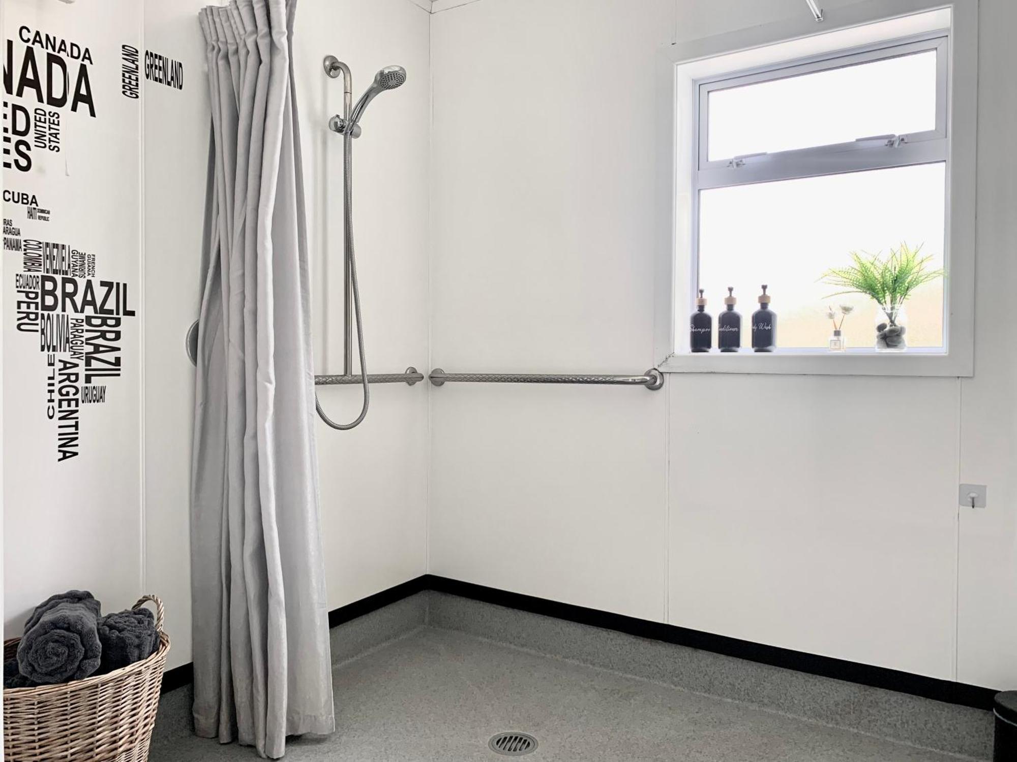 M&k With Air Condition, 4 Bedrooms, By Chartwell Shopping Centre Villa Hamilton