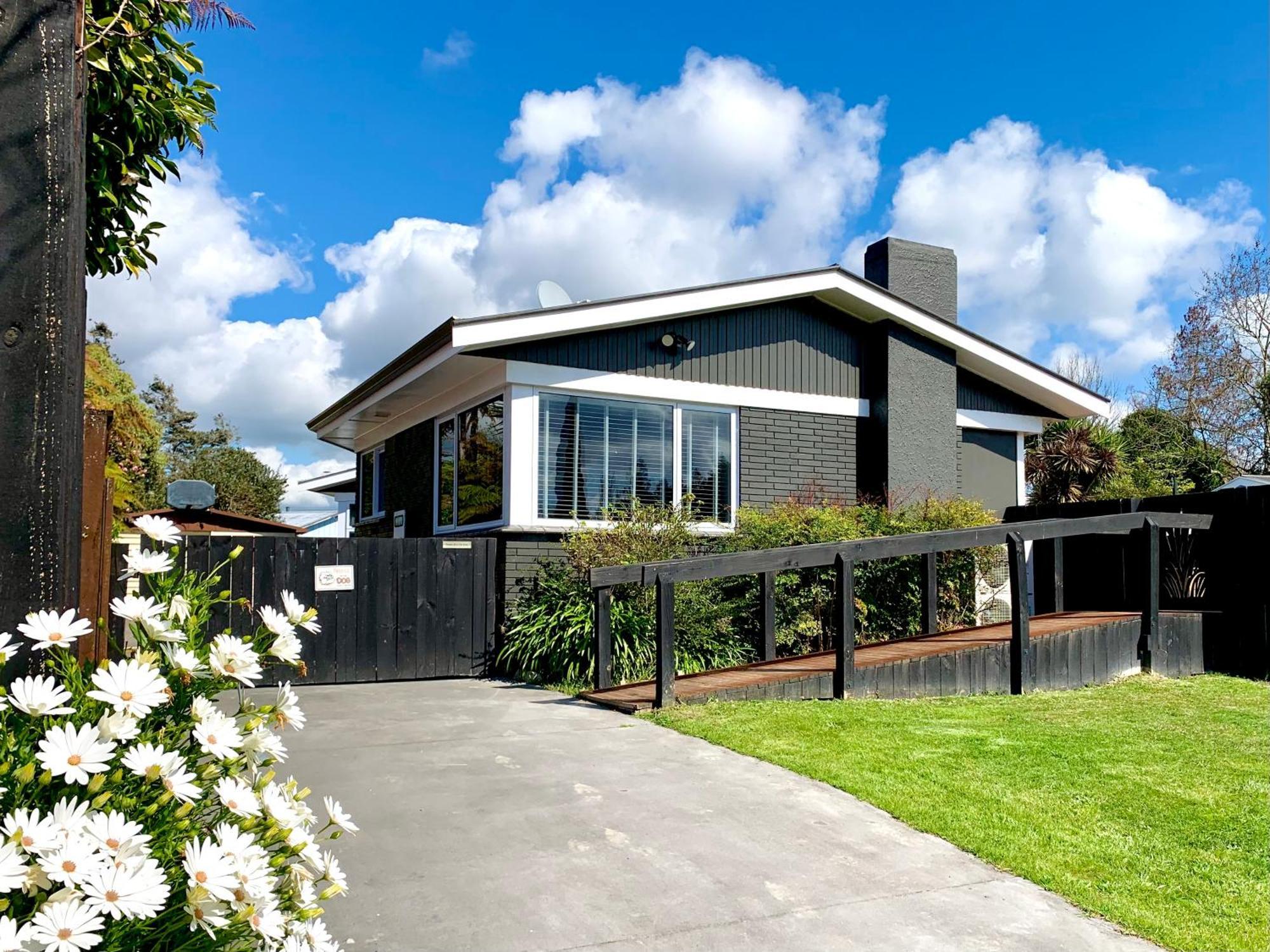 Villa M&k With Air Condition, 4 Bedrooms, By Chartwell Shopping Centre
