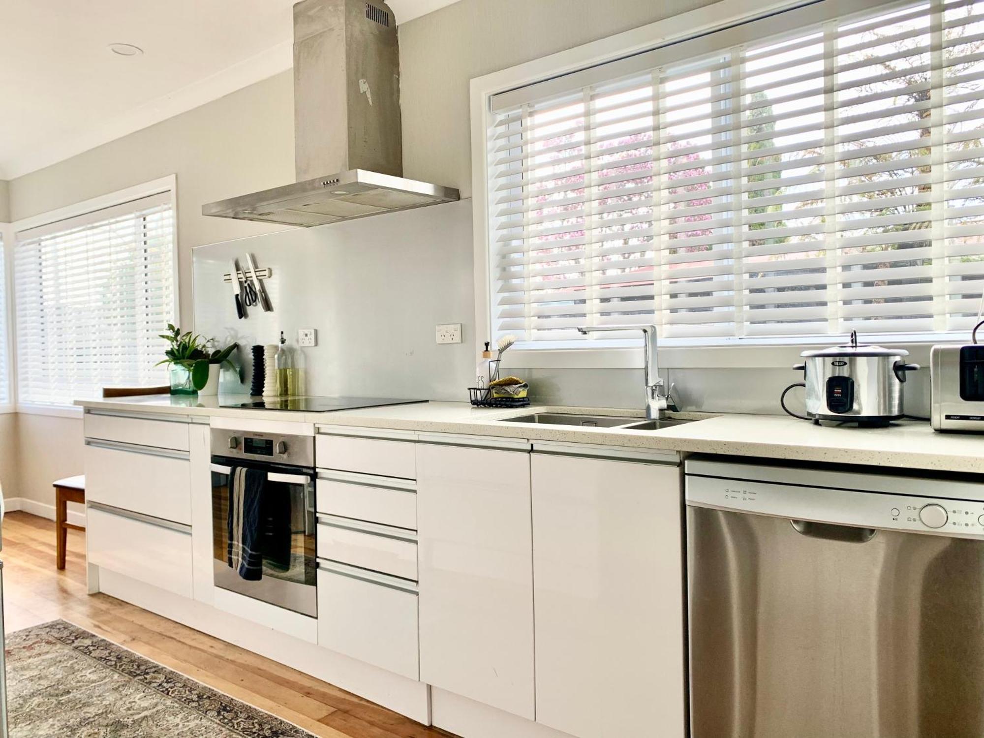 M&k With Air Condition, 4 Bedrooms, By Chartwell Shopping Centre Villa