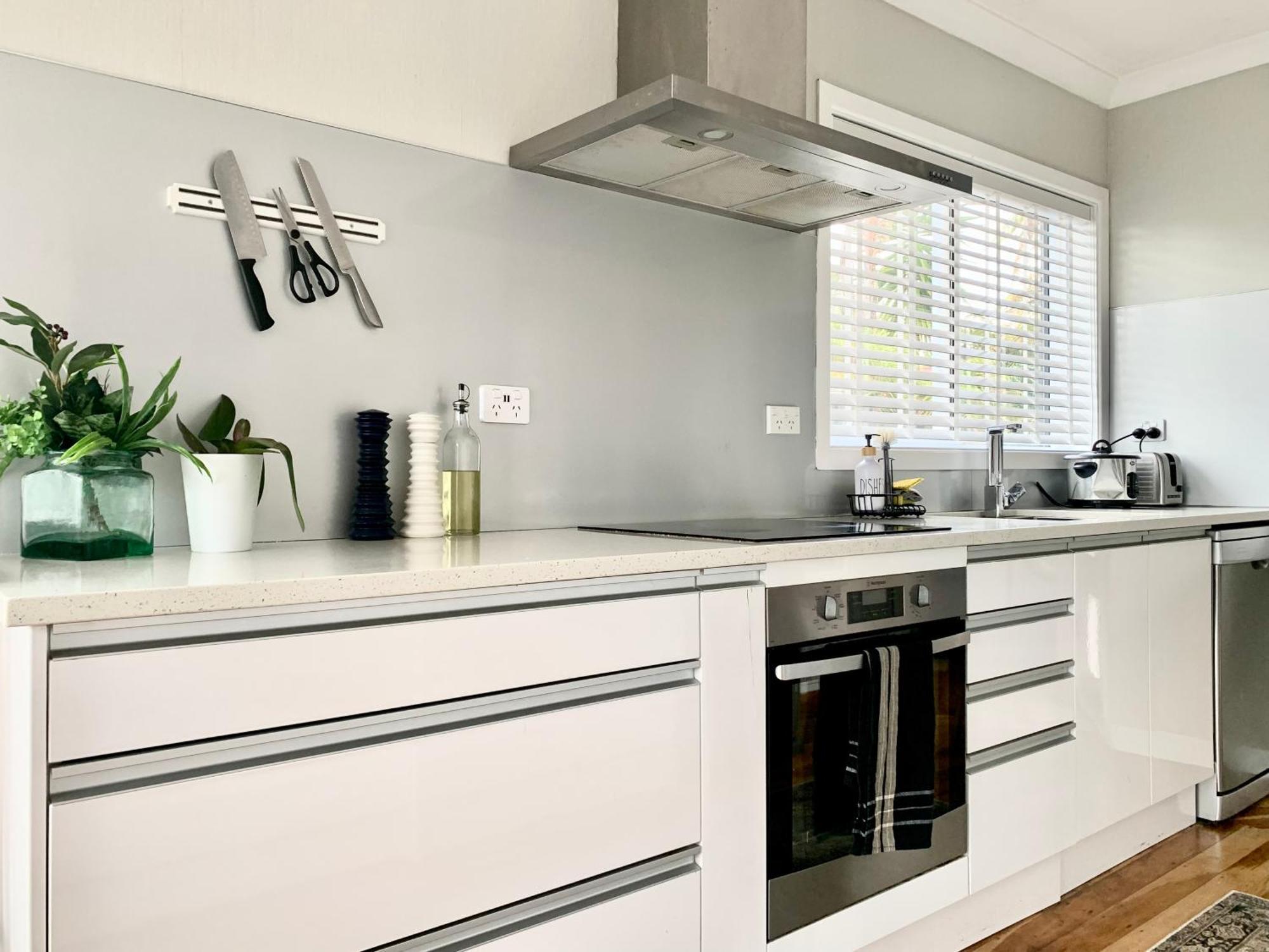 M&k With Air Condition, 4 Bedrooms, By Chartwell Shopping Centre Hamilton