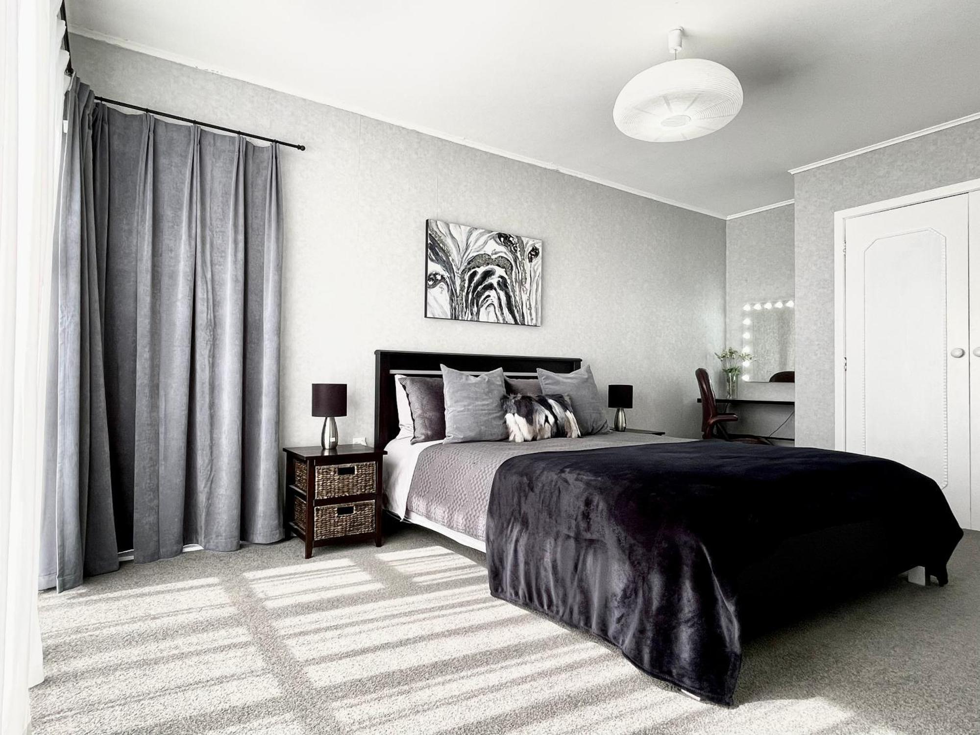 M&k With Air Condition, 4 Bedrooms, By Chartwell Shopping Centre