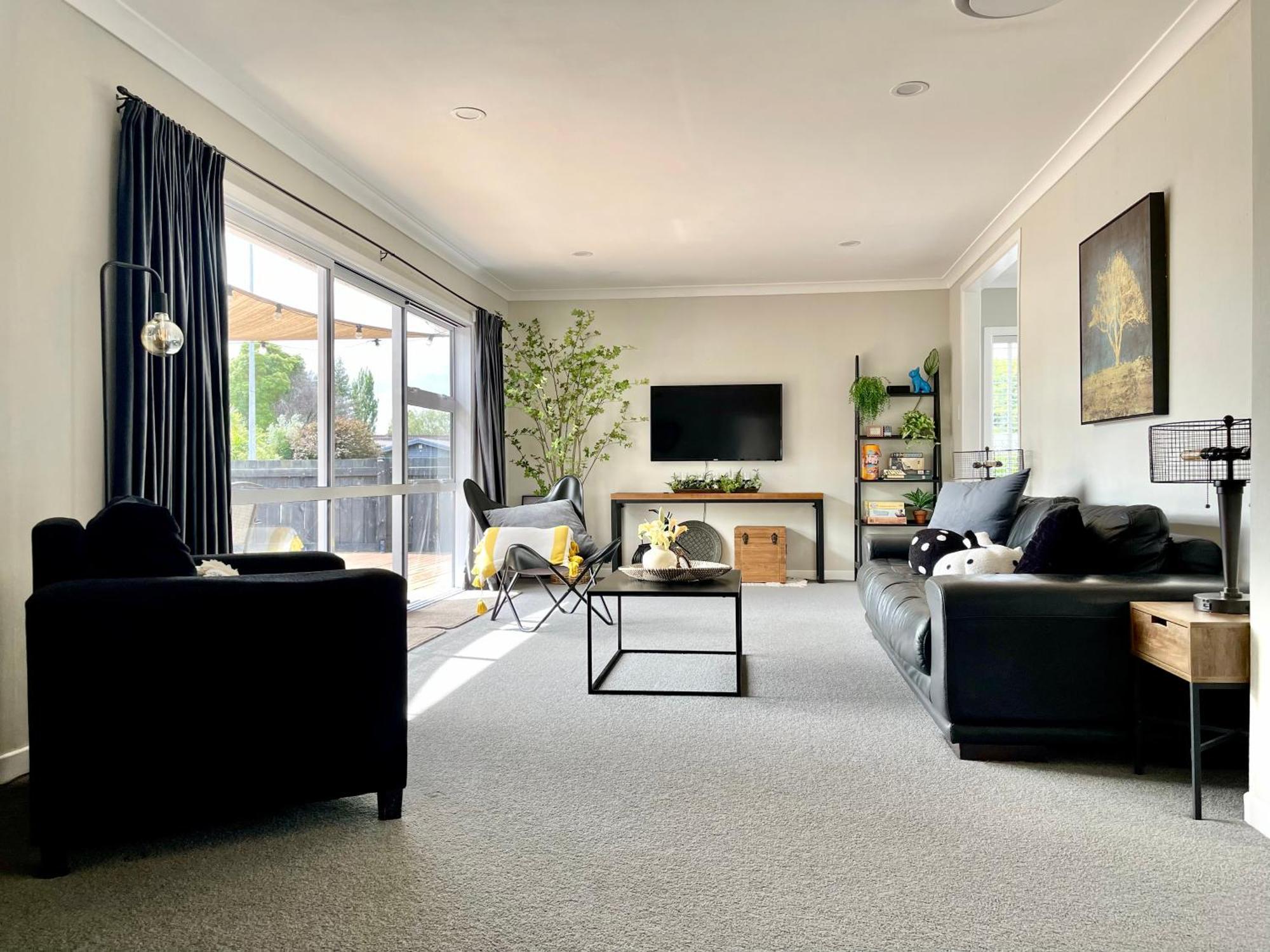 M&k With Air Condition, 4 Bedrooms, By Chartwell Shopping Centre Villa *